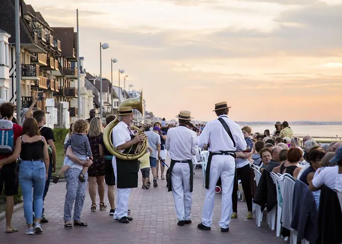 Avec Parking A 2 Pas De La Plage, Merville-franceville - Fr-1-788-54 アパート メルヴィル・フランスヴィル・プラージュ