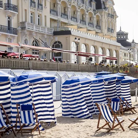 Apartment Avec Parking A 2 Pas De La Plage, Merville-franceville - Fr-1-788-54