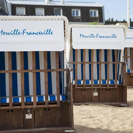 Apartment Avec Parking A 2 Pas De La Plage, Merville-franceville - Fr-1-788-54