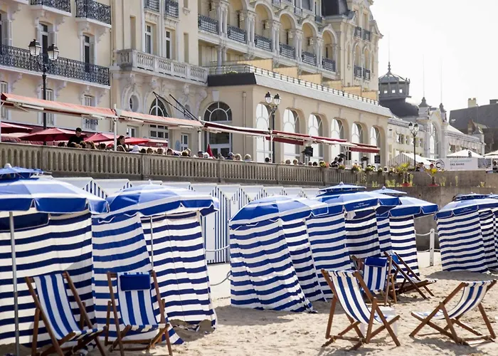 Apartment Avec Parking A 2 Pas De La Plage, Merville-franceville - Fr-1-788-54