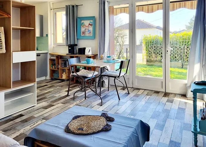 Apartment Avec Parking A 2 Pas De La Plage, Merville-franceville - Fr-1-788-54